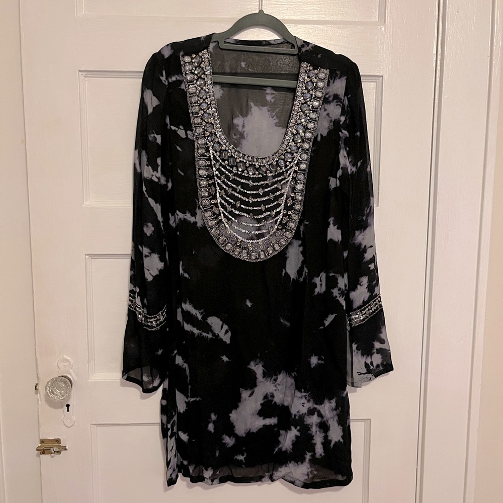 Black and grey tunic with beautiful jewel neck - size M
